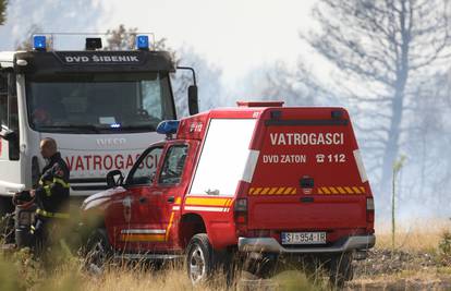 Opet se aktivirao dio požarišta u Vrpolju: 'Zatvorili smo cestu i isključili struju. Stižu kanaderi'