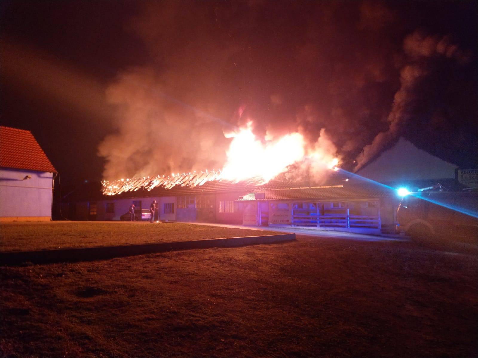 Požar u vulkanizeru: 'Smrad zapaljenih guma je nesnosan'