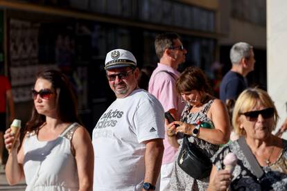 GALERIJA Turisti preplavili Zadar