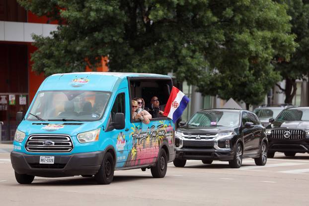 SP2026 Dallas: Ispred hotela gdje se nalaze igraci zavijorila se hrvatska zastava