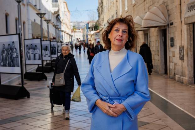 Split: Prikupljanje potpisa za predsjedničku kandidaturu Branke Lozo