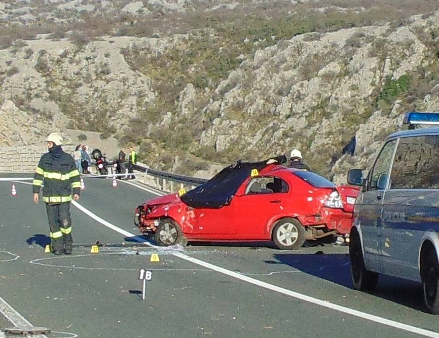 Preminuo na mjestu: Zabio se autom u stijenu na magistrali