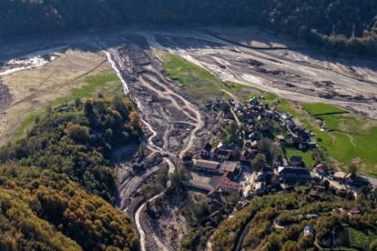 FOTO Potresni prizori iz Donje Jablanice: I mjesec dana nakon vide se posljedice poplave