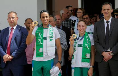 Alžir priredio veliki doček za zlatnu kontroverznu boksačicu