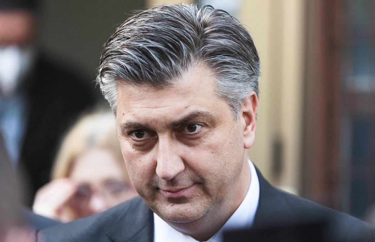 Plenković: 'Konzultirali smo se s EMA-om, cijepljenje će ići dalje'