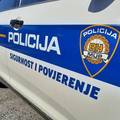 Goli Austrijanci paradirali jahtom pred pla&zcaron;om punom djece. Intervenirala i policija...