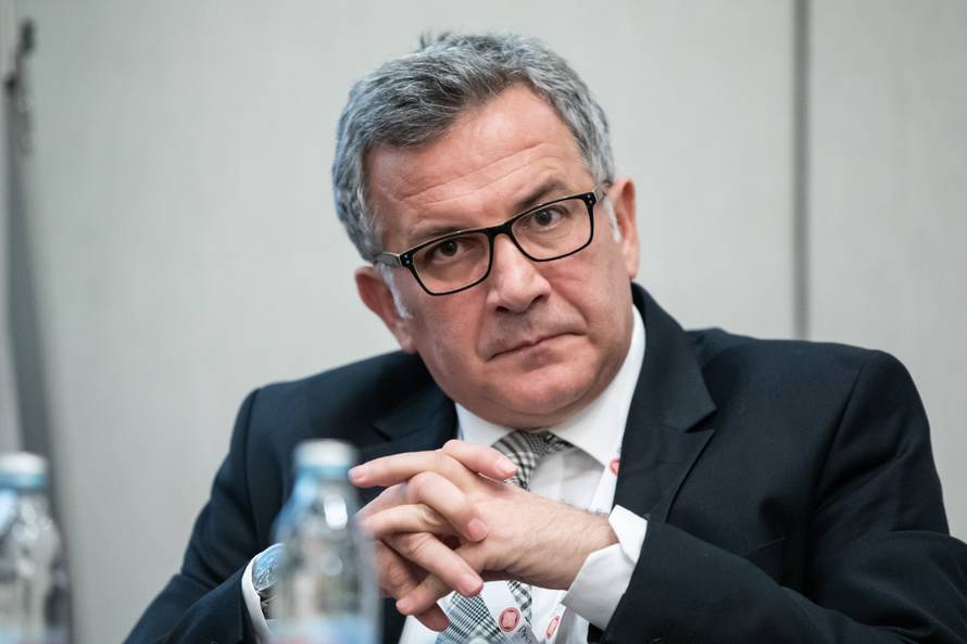 'Učiteljice su nam slale zadaću na mobitele. Pa ni put do škole nam vlasti nisu u stanju očistiti'