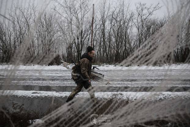 FOTO Ovako izgledaju ulice u Ukrajini: 'Jedino ispod mreže možemo doći do trgovine'