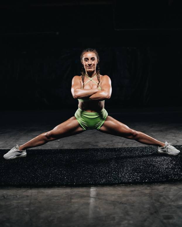 FOTO Ni ozljeda ju nije pokolebala: Danas je jedna od najpoznatijih fitness influencera