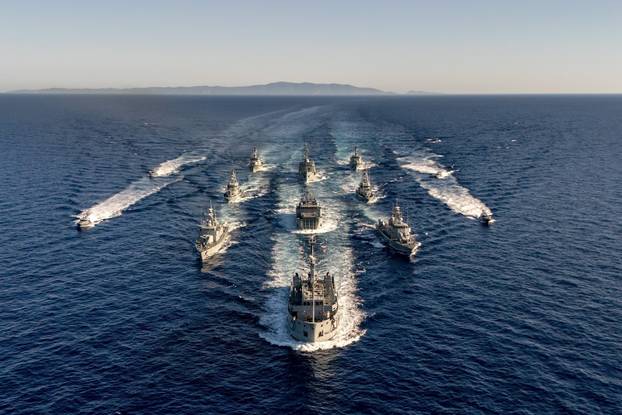 Split: Pogled iz zraka na Hrvatsku ratnu mornaricu koja izvodi vježbu za vojni Mimohod 2025. 