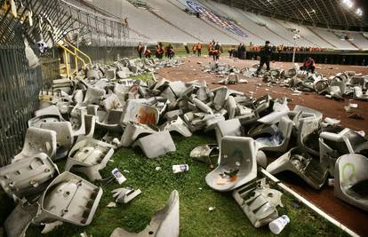 ANKETA  Kako bi nakon nereda u Kupu trebalo kazniti Hajduk?