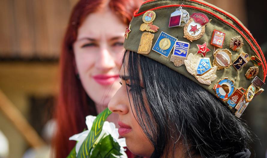 Kumrovec: Ljubitelji Josipa Broza Tita okupili su se ispred njegove rodne kuće kako bi proslavili 130. rođendan