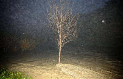 U Istri kaos zbog poplava, u Zagrebu raste vodostaj Save