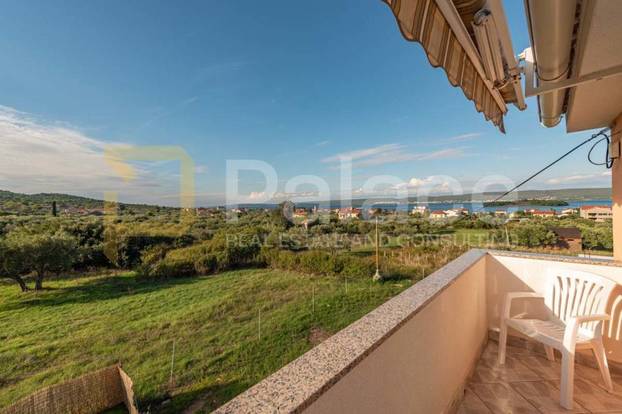 FOTO Najjeftinija vila na otoku Pašmanu ima bazen, ljetnu kuhinju i 300 metara do plaže!