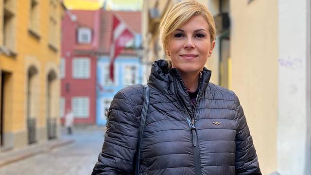 Kolinda posjetila konferenciju u Dublinu, poslovnim stajlingom oduševila fanove: 'Dika i ponos'