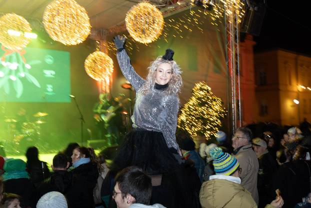 Osijek: Otvorenje Adventa uz koncert Danijele Martinović