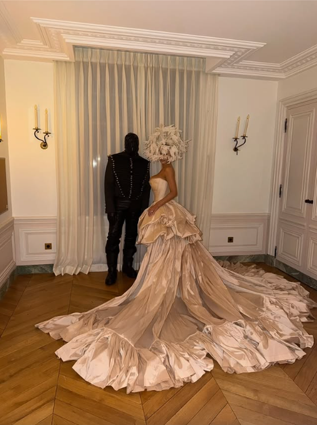 FOTO Bianca ponovno šokira: Šetala u bež pripijenom bodiju ispod kojeg joj se vide grudi