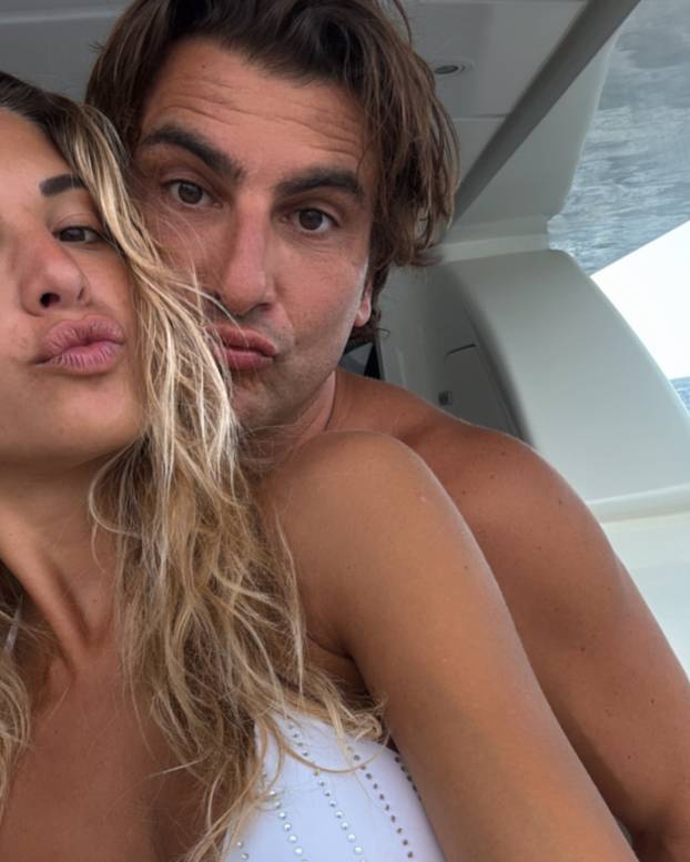 FOTO Talijanska voditeljica je konkurencija Diletti Leotti pred kamerama! Bila je i misica...