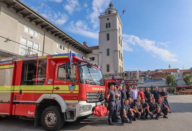 Stipe Miočić prvi se put u životu spustio niz šipku u vatrogasnoj postrojbi Zagreb