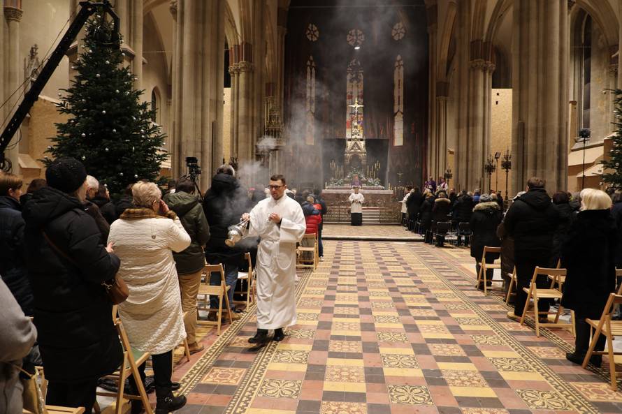 FOTO Prva zornica u obnovljenoj Zagrebačkoj katedrali