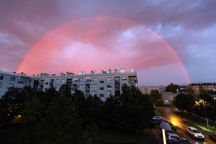 Zagreb: Dramatično svitanje i spektakularna jutarnja duga na istoku grada