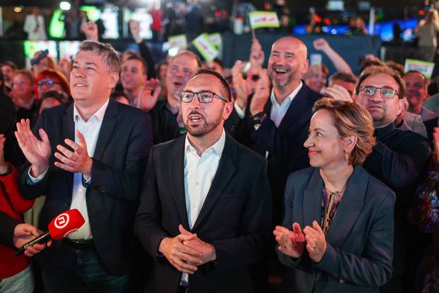 Zagreb: Oduševljenje u stožeru stranke Možemo! i SDP-a nakon prvih rezultata