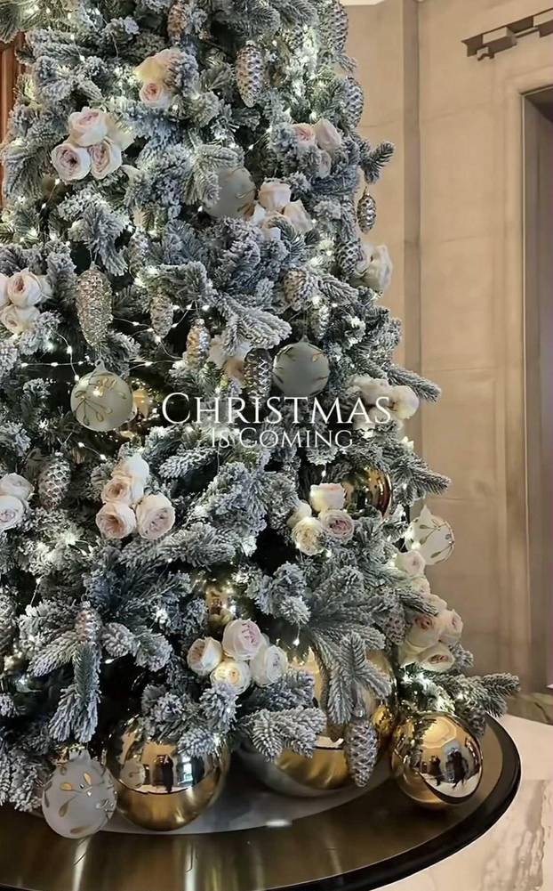 FOTO Šekoranjina blagdanska čarolija: Tihi dekor u izlozima i hotelima je pravi spektakl