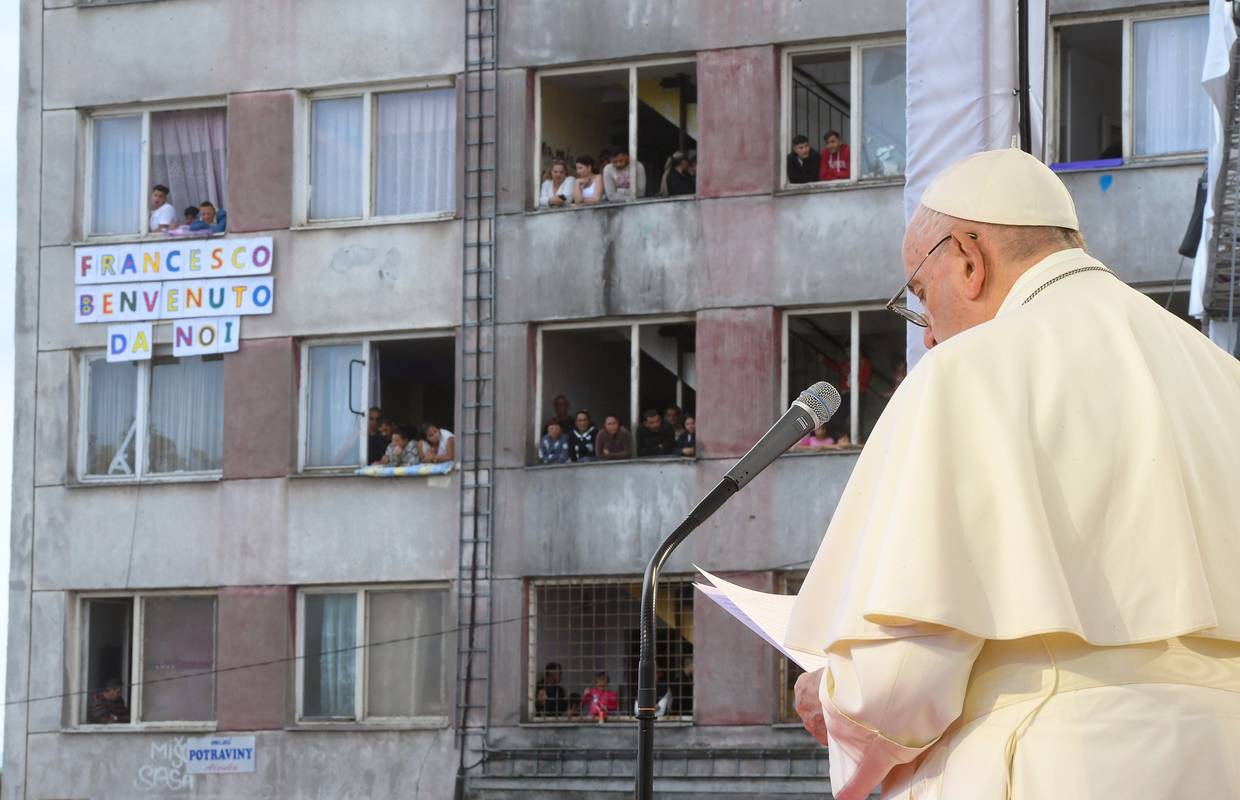 Papa Franjo u Slovačkoj osudio predrasude prema Romima