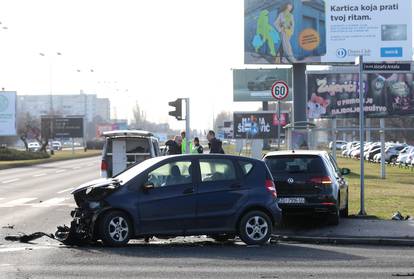 Zagreb: Sudar dva osobna vozila na raskrižju Većeslava Holjevca i Antallove ulice