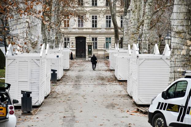 Zagreb: Uklanjanje adventskih kućica u centru grada
