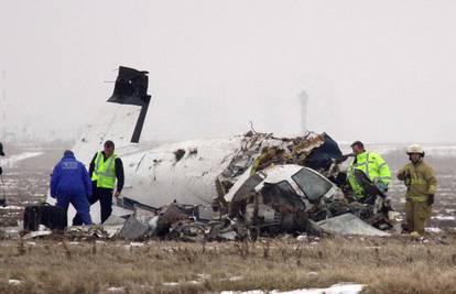 SAD: Avion se srušio kod piste, poginulo troje ljudi