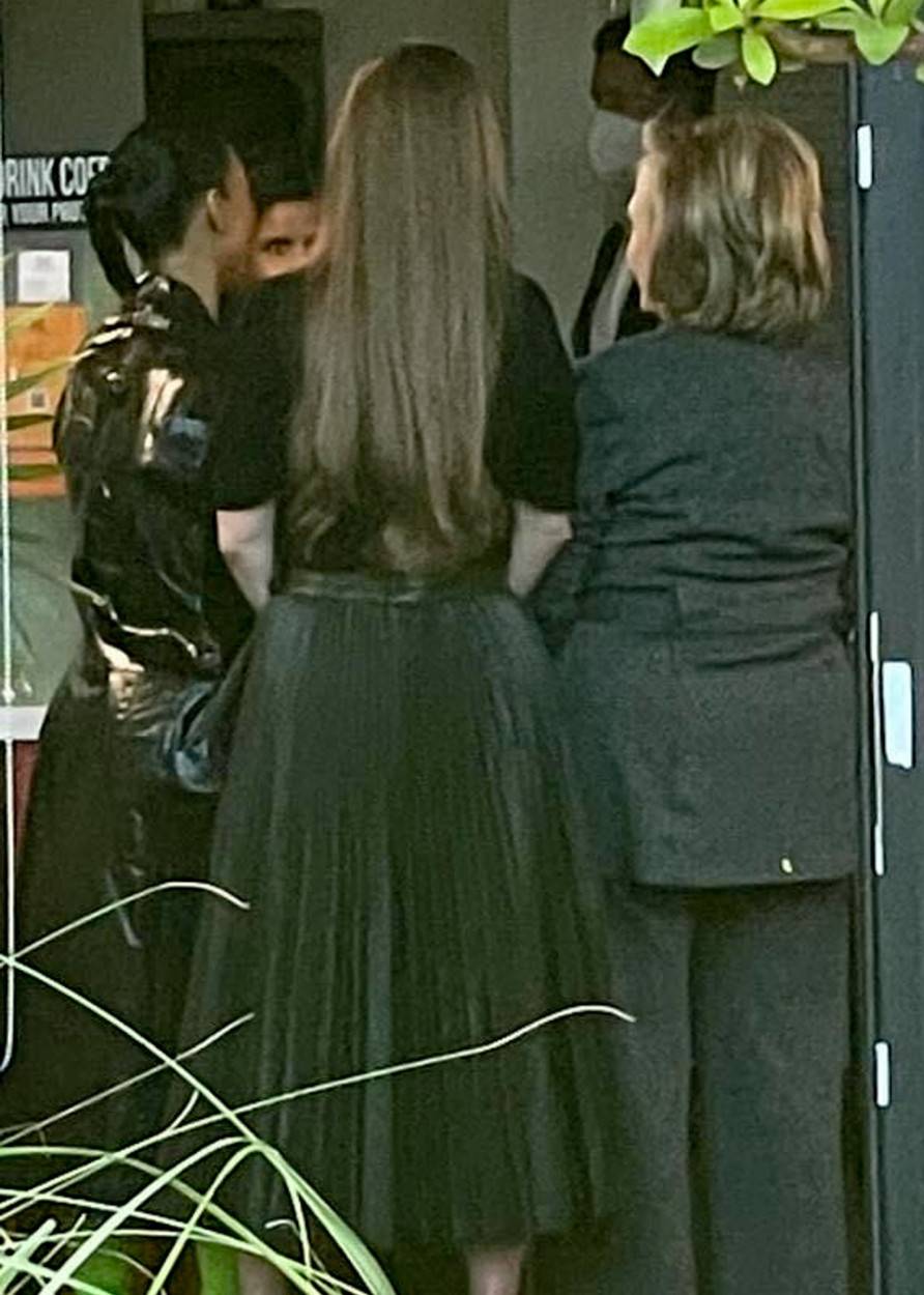 *PREMIUM-EXCLUSIVE* Kim Kardashian with Hillary and Chelsea Clinton at Black-Owned Coffee Shop