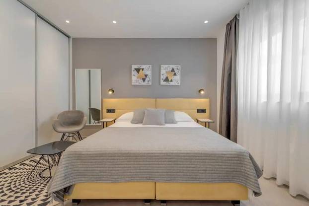 FOTO Ogromna parcela, privatni wellness i čudo od pogleda: Vila u Podstrani čeka novog vlasnika