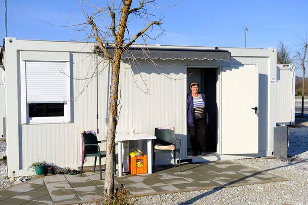 Majske Poljane: Dvije godine nakon potresa ljudi žive u kontejnerima