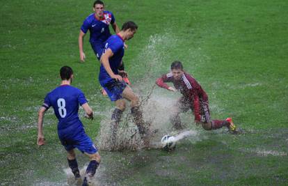 Hrvatska je u blatu do koljena razbila Latviju u kvalifikacijama