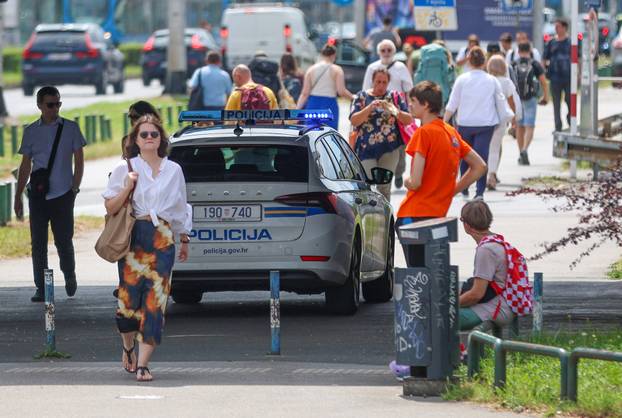Zagreb: Kamion potrgao tramvajske žice  na uglu Branimirove i Držićeve 