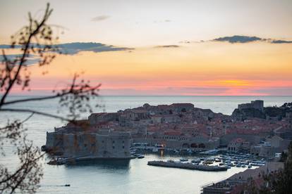Zalasci sunca u Dubrovniku su apsolutna čarolija boja i prirode