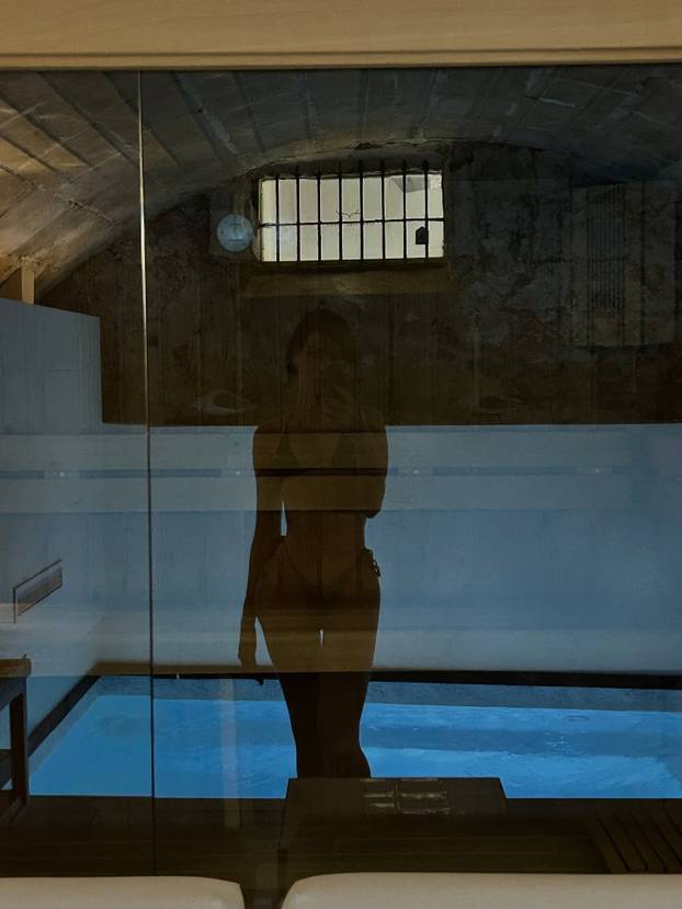 FOTO Zgodna stjuardesa hitno traži muža: Sama sam već 3 godine, želim da bude stariji...