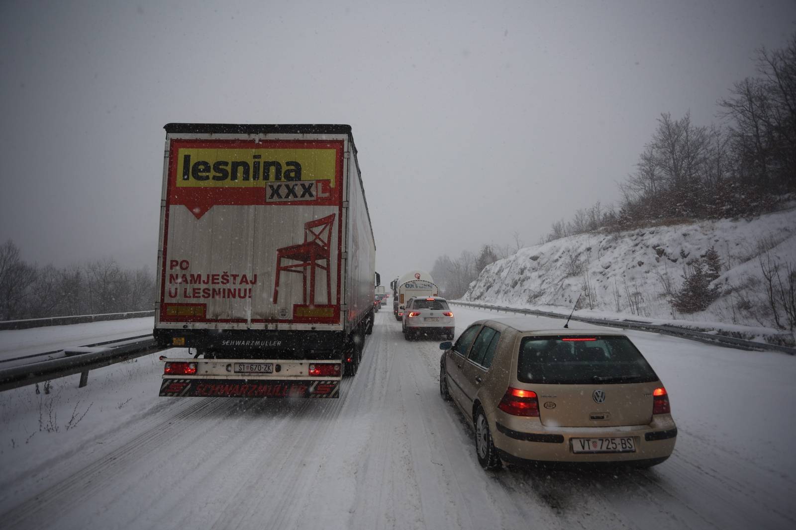 Zbog snijega otežan promet na A1
