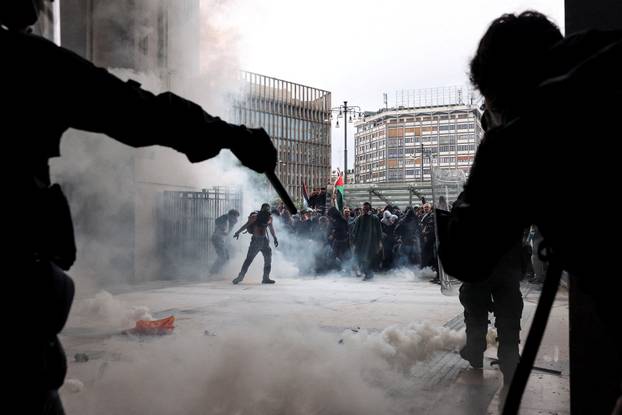 USB union holds nationwide strike, "Let's Block Everything," in solidarity with Gaza, in Milan