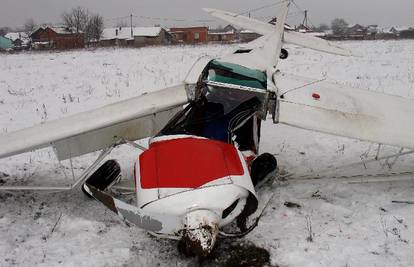 Kraj Slavonskog Broda pao zrakoplov, ozlijeđen pilot