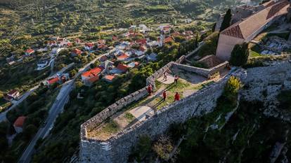 FOTO Ovakvu ju sigurno još niste vidjeli: Pogledajte kako tvrđava Klis izgleda iz zraka