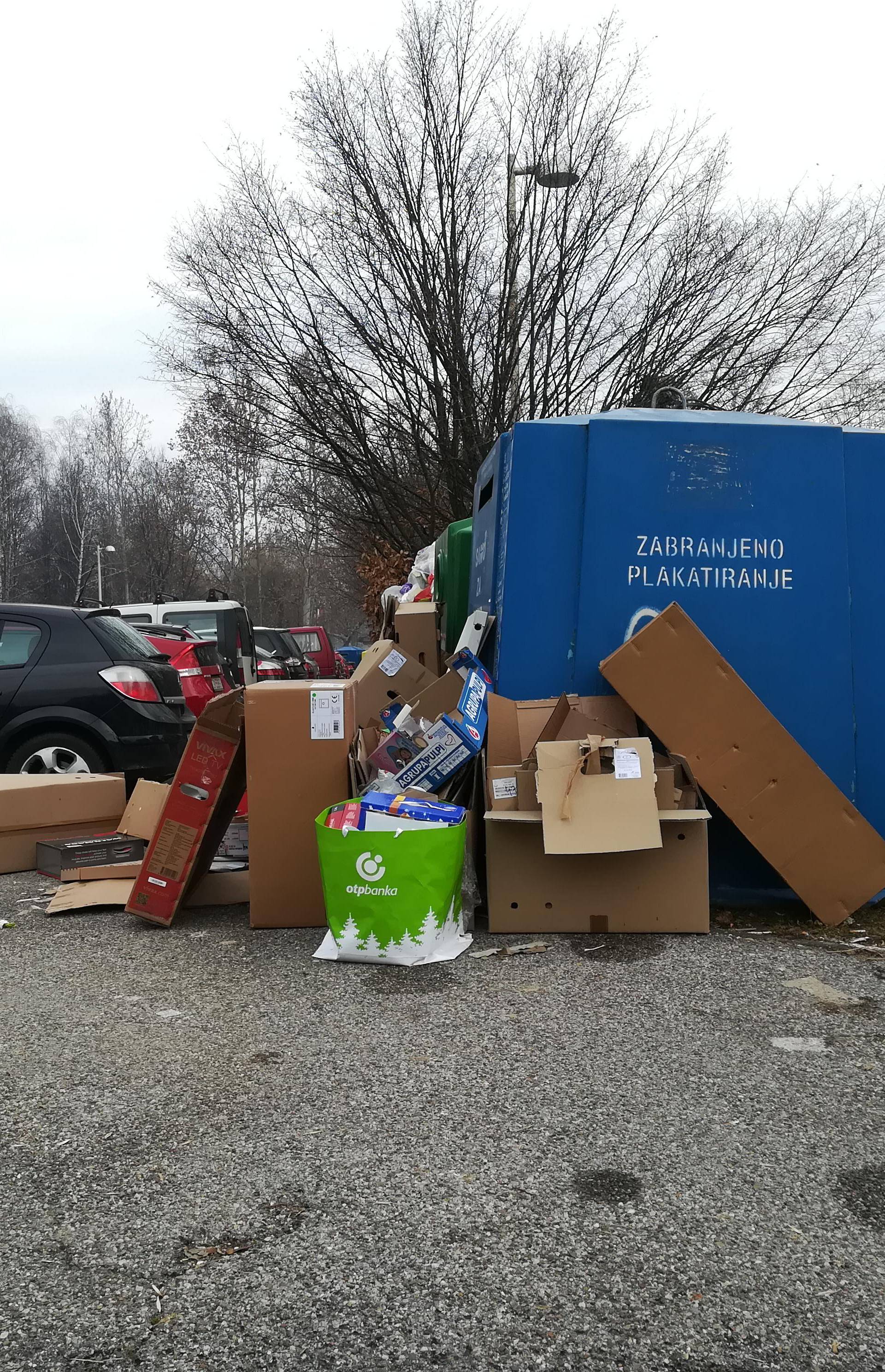 Nered u Zagrebu: Plaćamo da netko preuzme plastični otpad