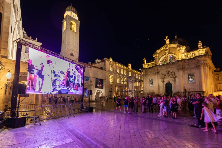 Prvi dubrovački oproštajni koncert Tereze Kesovije