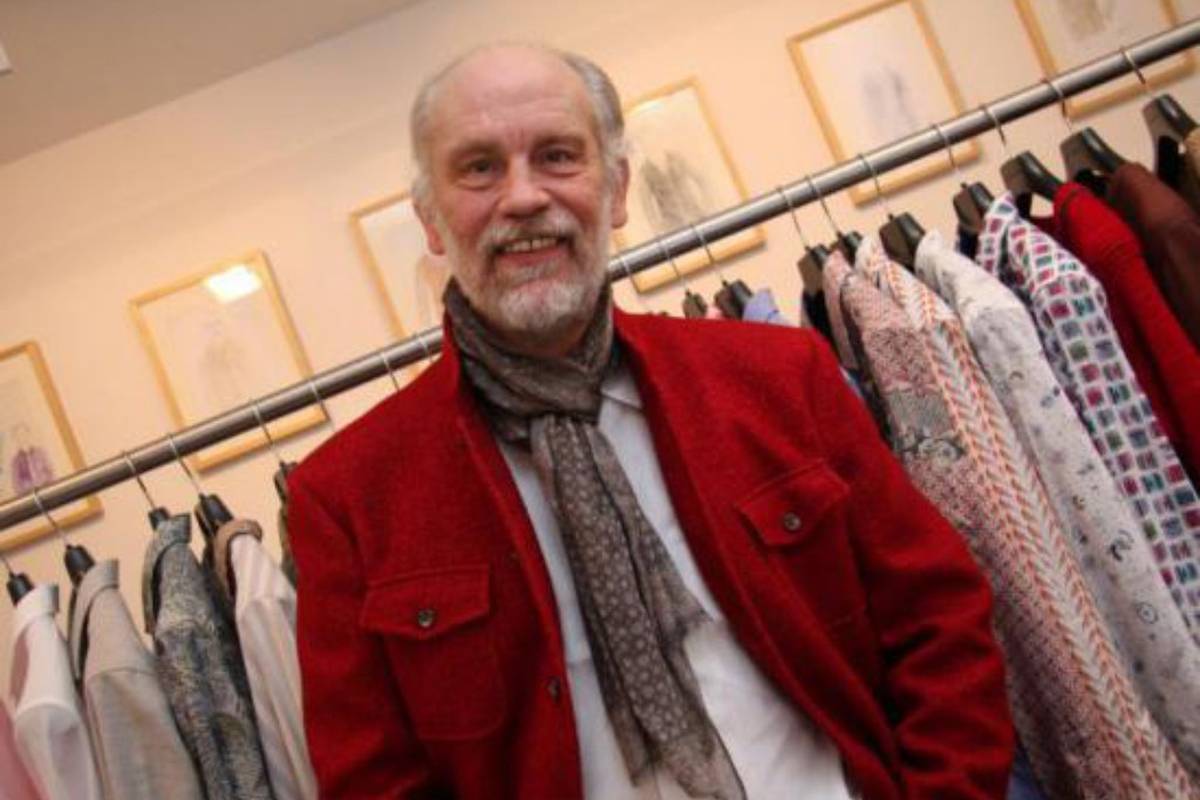 Malkovich na set ne ide bez papira i bojica: Crta odjeću