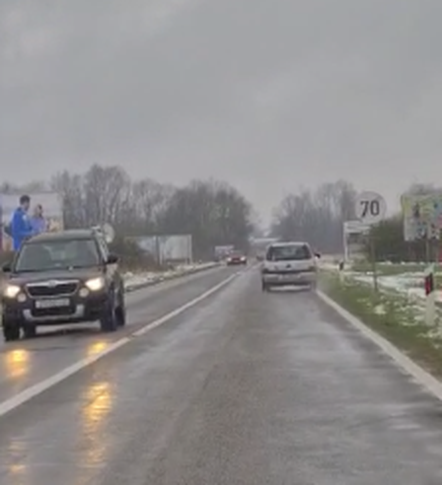 Vrludala cestom, sletjela s nje pa se nastavila voziti: Policija joj izmjerila 1,7 promila u krvi