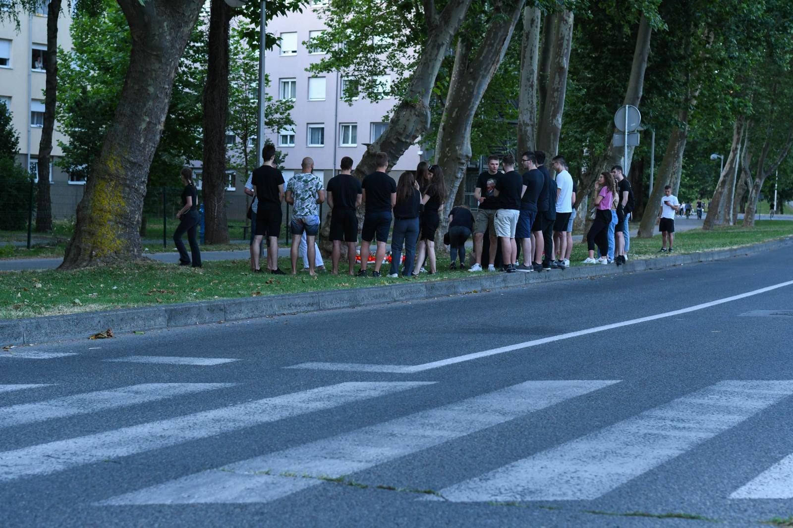 Zagreb: Upaljene su svijeće na mjestu nesreće u kojoj je smrtno stradala pješakinja