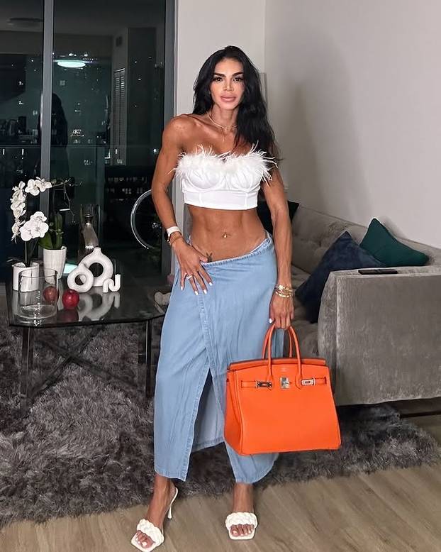 FOTO Želi imati najtanji struk na svijetu: Nosim korzet do 23 sata dnevno i želim srušiti rekord