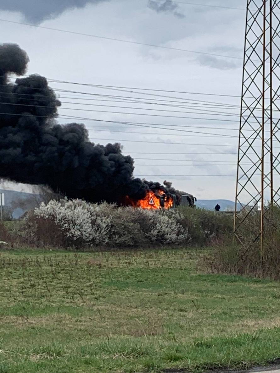 Buktinja na cesti: Zapalio se ZET-ov bus kod Velike Gorice