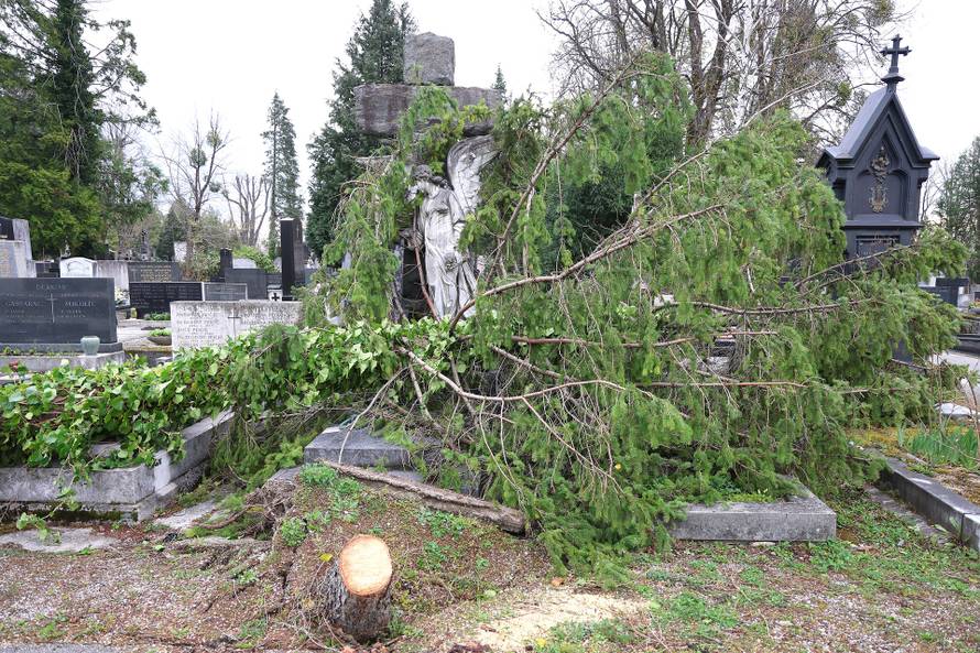 Zagreb: Posljedice velikog nevremena na Mirogoju